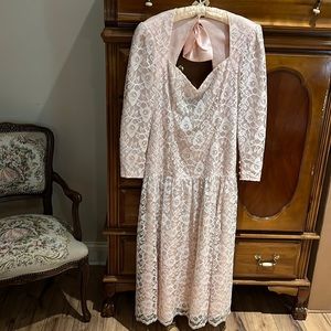 Vintage 80s Gunne Sax formal. Teen self cut the tag off. I’m guessing size 10-12